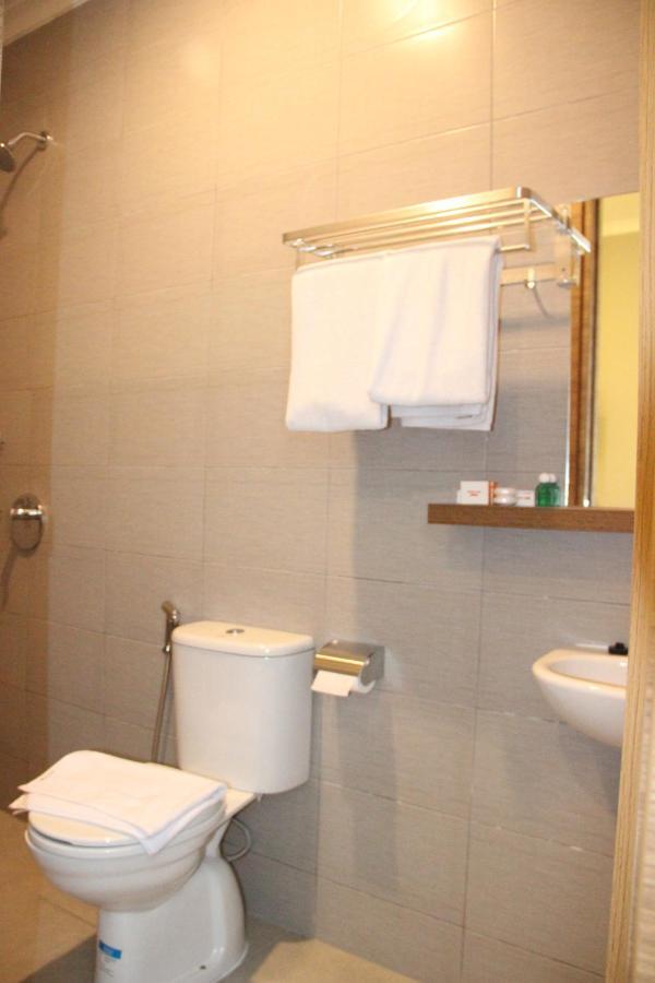 Front One Cabin Malioboro Jogja Γιογκιακάρτα Εξωτερικό φωτογραφία